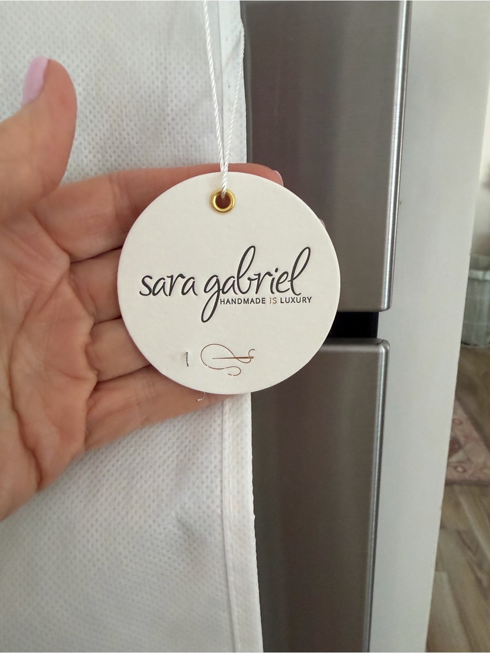 Sara Gabriel White Round Tag with Gold Eyelet